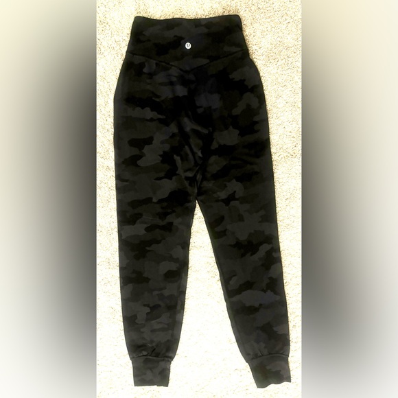 Lululemon Align Black Camo High-Waisted Joggers with Pockets - Like New - Size 2 - Picture 7 of 7